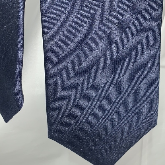 T M Lewin Blue Subtle Diagnol Striped Silk Tie 63” L 3.5” W - Picture 1 of 6